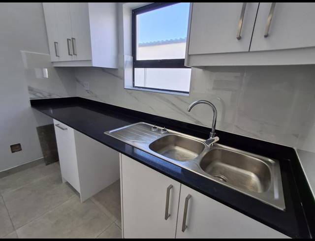 4 BEDROOM HOUSE FOR SALE IN DA GAMA BAY